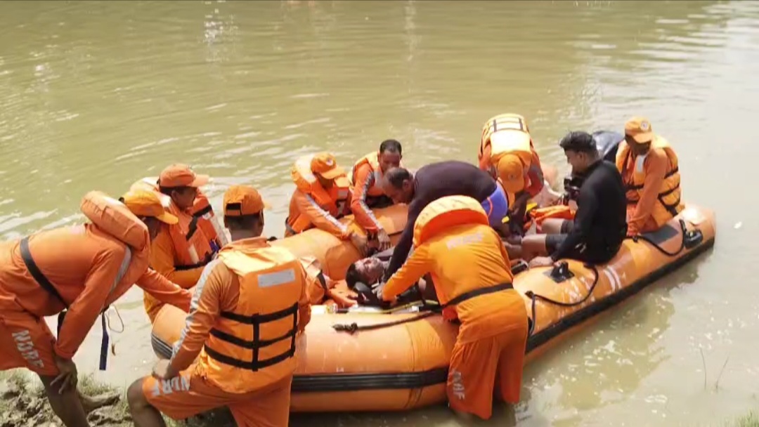 বন্যা মোকাবিলায় খানাকুলে সচেতনতামূলক মকড্রিল
